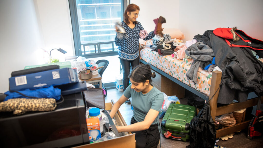 students move into a North Campus residence hall in August 2021