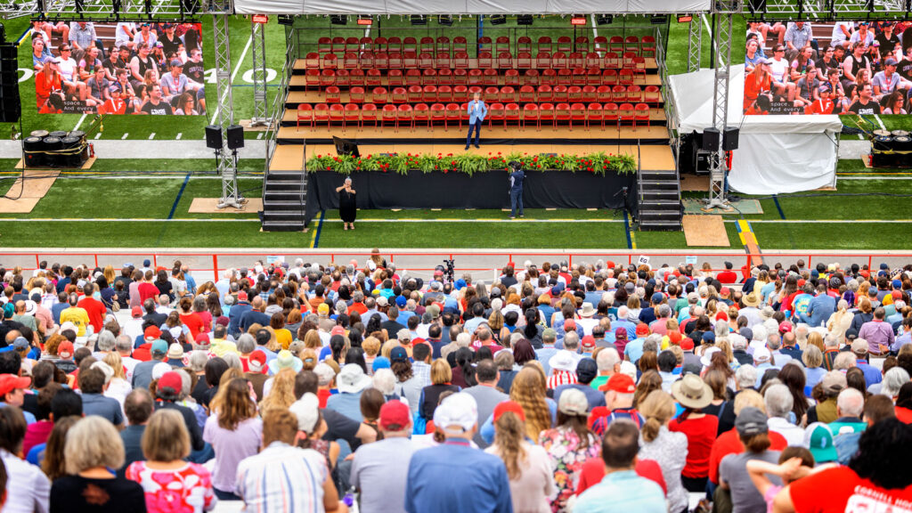 “Science Guy” Bill Nye ’77 enthralls a Reunion audience at Schoellkopf Stadium