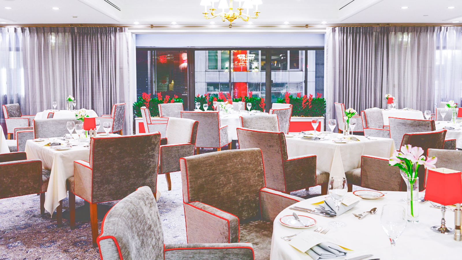 Carnelian highlights enhance the second-floor Cayuga Dining Room