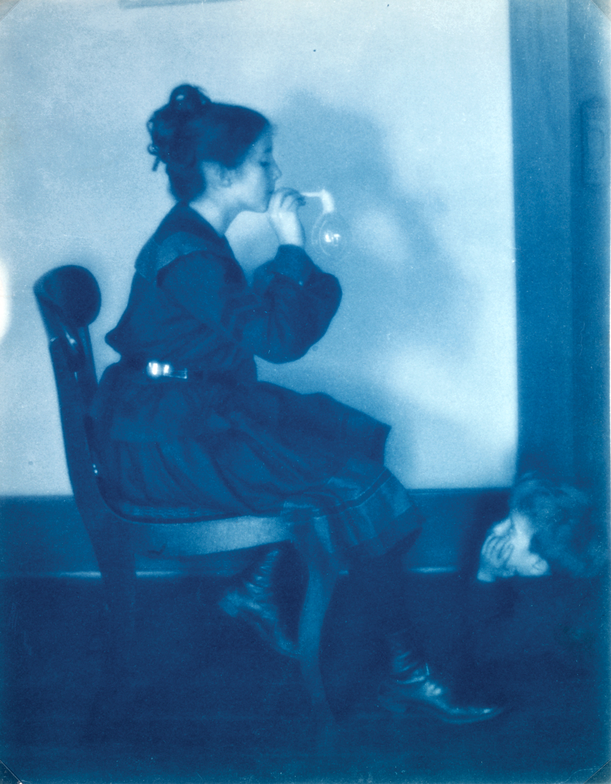 Blowing Bubbles by Clarence Hudson White