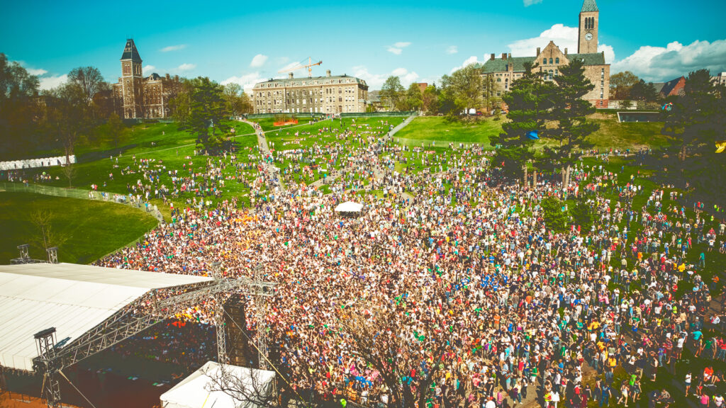 A massive crowd gathers for the mainstage concert, 2009