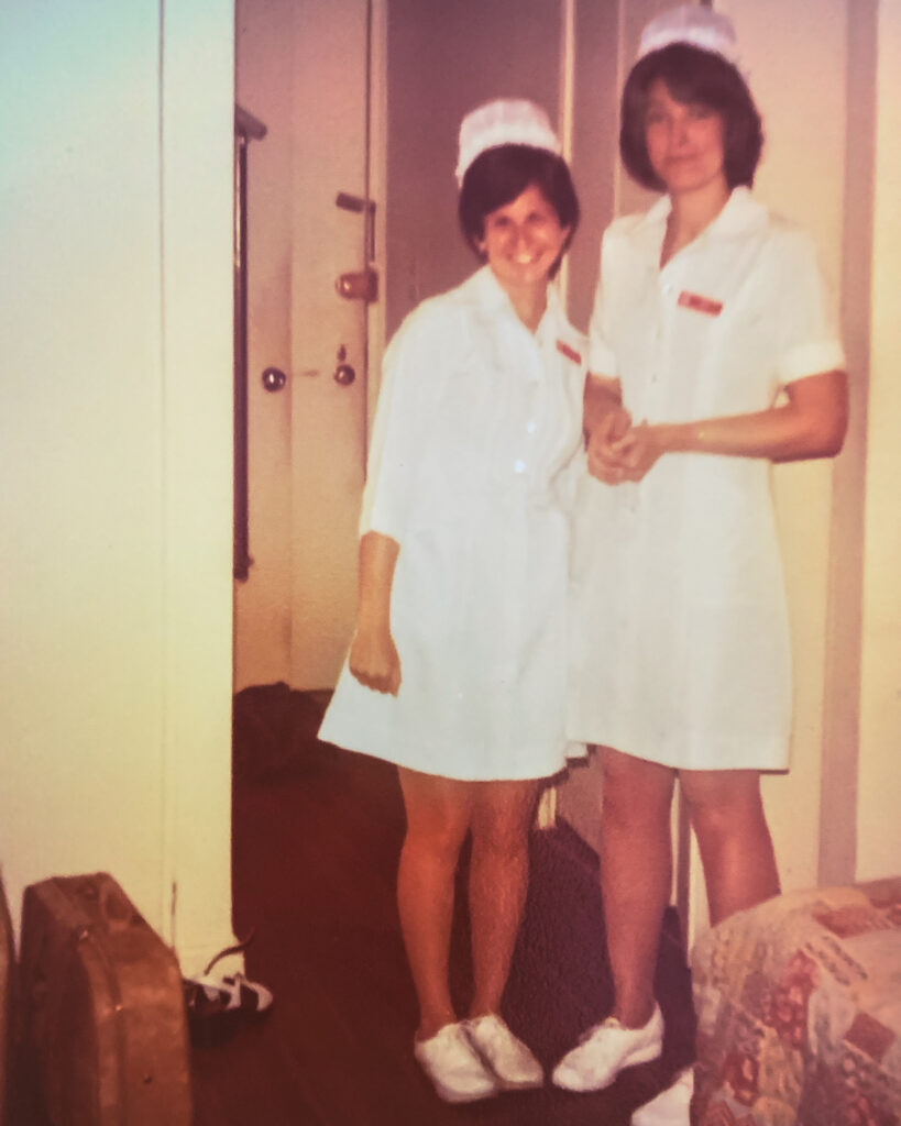 Student nurses Stasi Lubansky ’78, left, and Eleanor Lannen Koo ’78 in their apartment