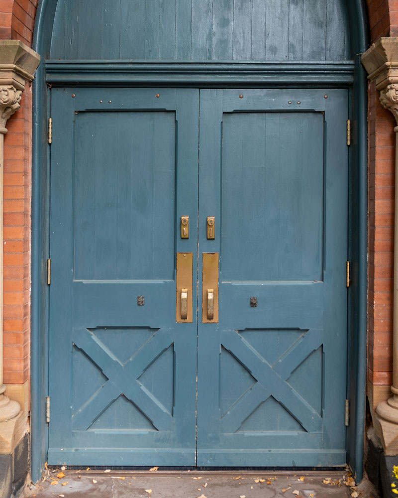 Image of entrance doors for quiz