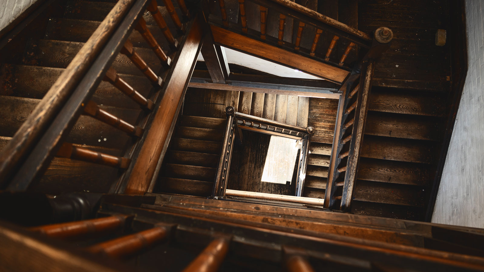 image of stairway for quiz