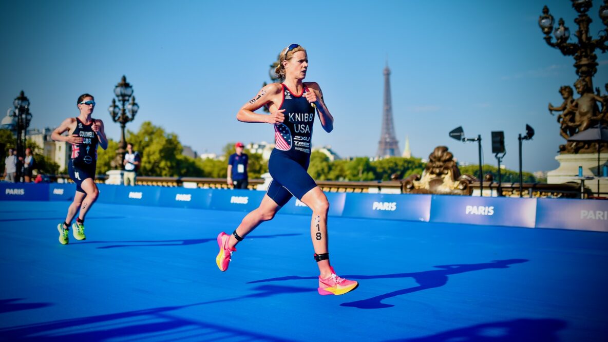 Taylor Knibb runs in the World Triathlon test event held in Paris in 2023