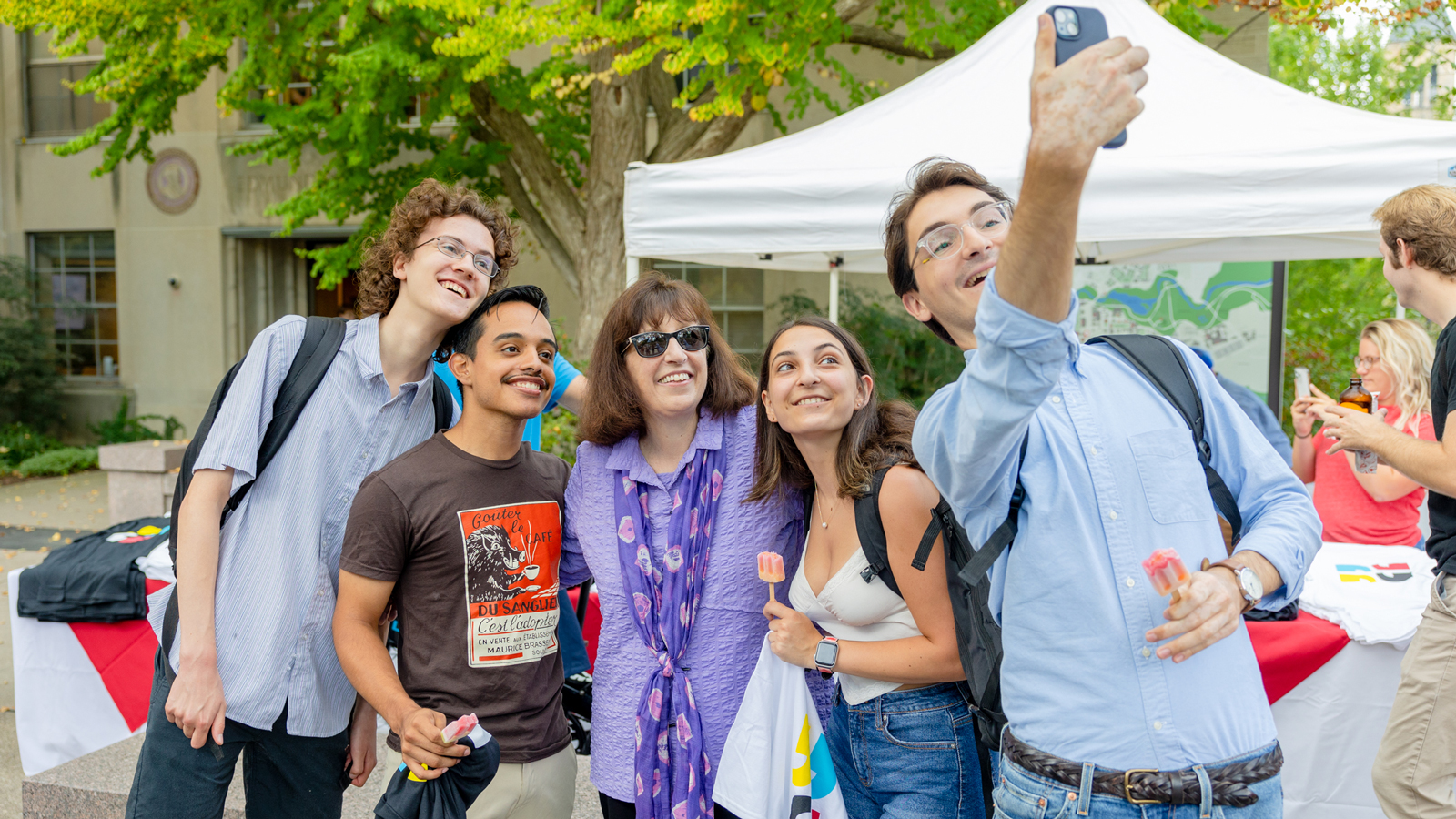 Martha Pollack taking a selfie with students