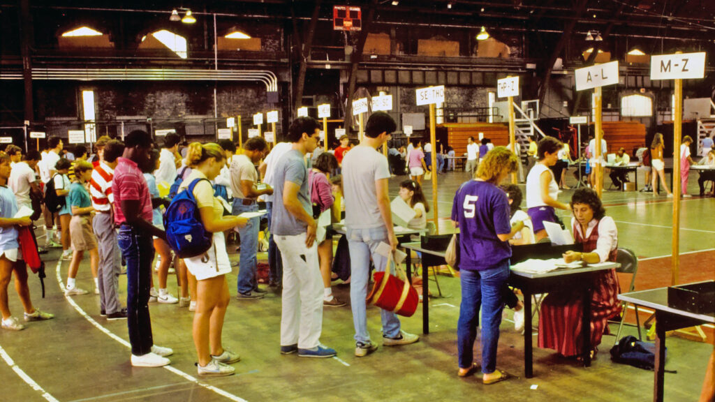 Students line up to register for classes in Barton Hall, 1984