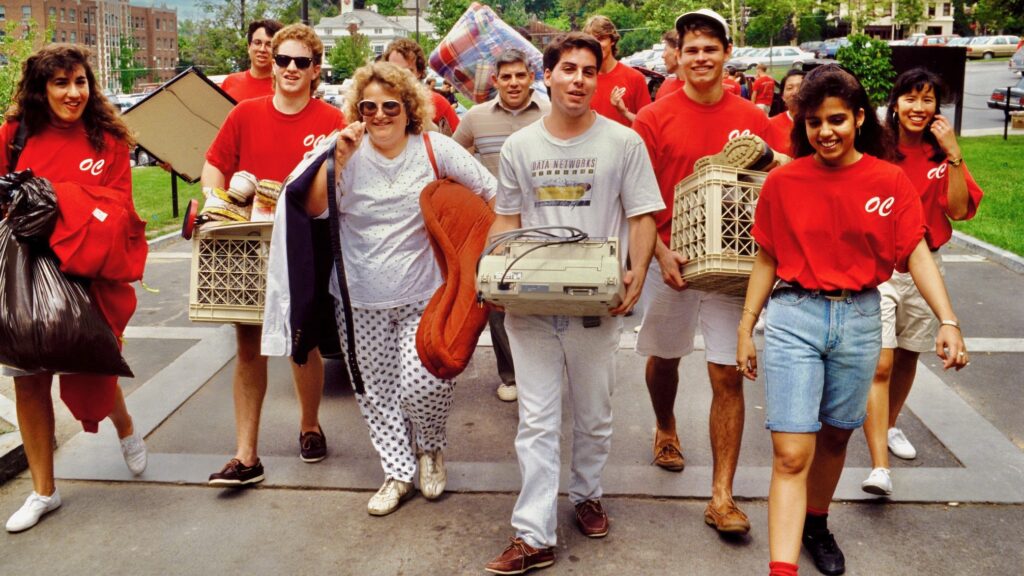 Orientation and Move-In volunteers lend a hand on campus in 1989