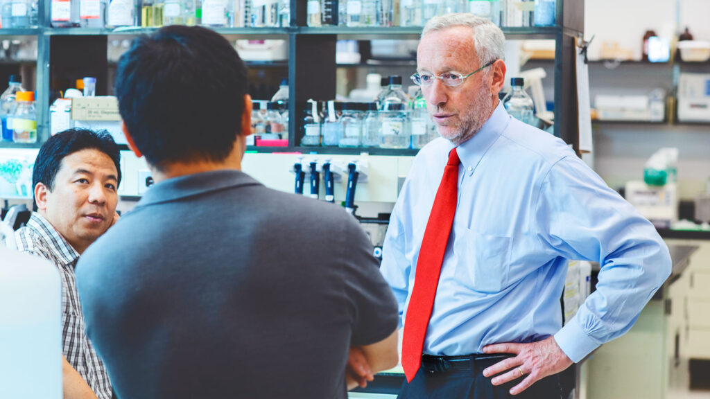 Mike Kotlikoff, then dean of the College of Veterinary Medicine, visits students in a lab in 2013