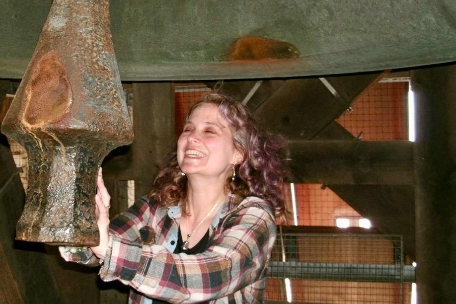 Lory-Moran with the big bell of Antwerp Cathedral in 2016