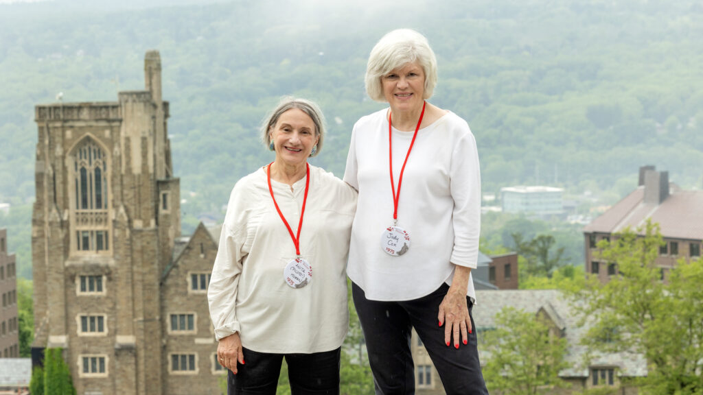 Two 1975 alumnae pose on Libe Slope
