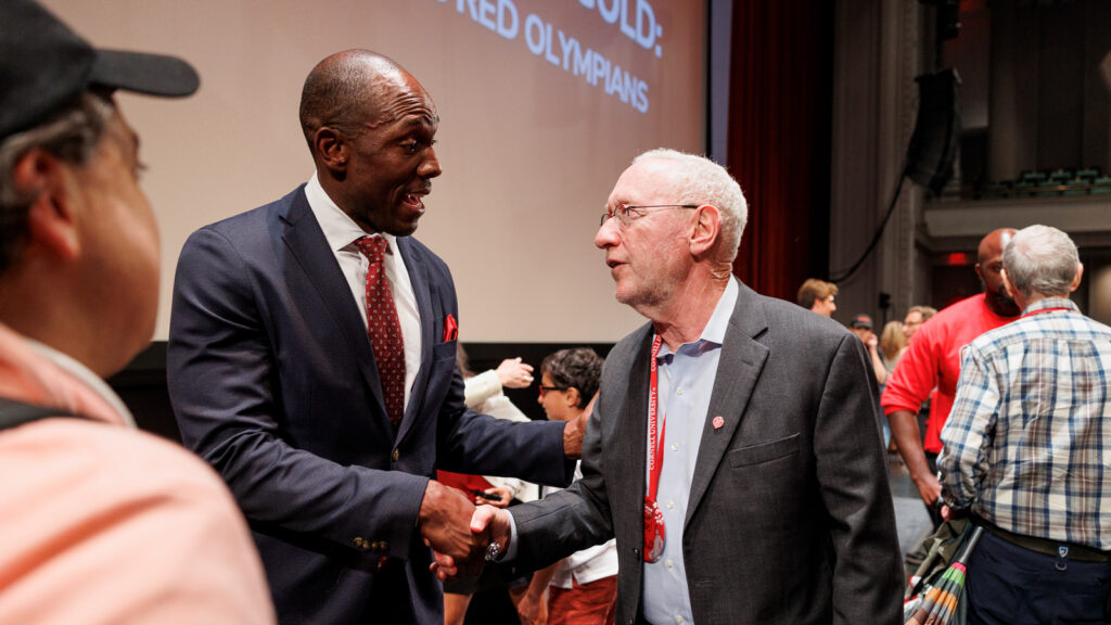 President Kotlikoff shakes head of alumni and 2 time superbowl winner Kevin Boothe at Olin Lecture in Bailey Hall on Reunion Weekend 2025