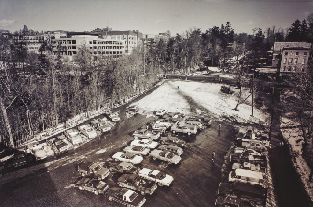view of the parking lot and empty lot at College and Oak avenues several years before the construction of the Schwartz Center, 1984
