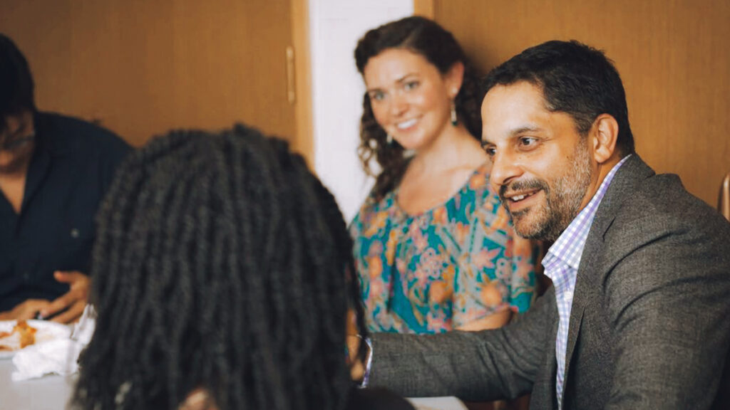 Eduardo Peñalver ’94 speaking with students