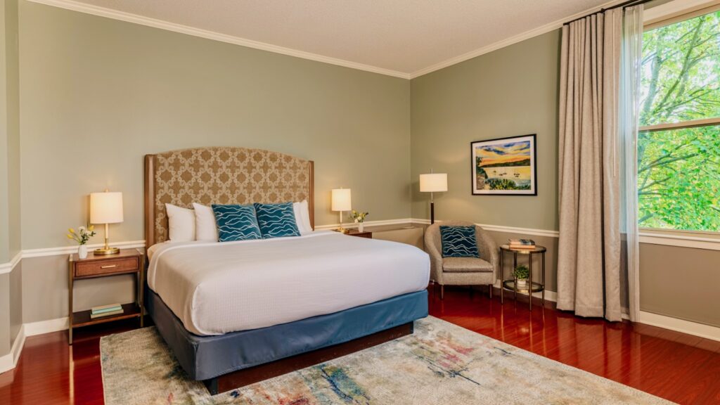 A guest bedroom at La Tourelle