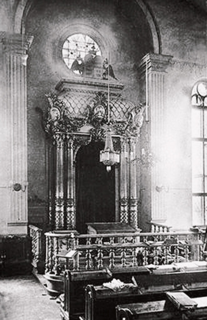 black-and-white postcard photo of the interior of the synagogue in Tartu (then in Germany, now a city in Estonia), built in 1903