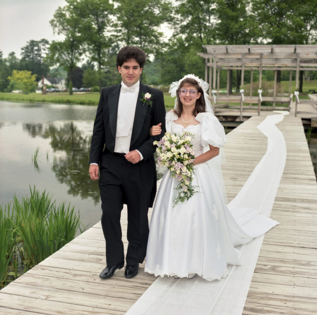 Matt Craig ’90 and Karen Jacowitz ’90 were married by the pond at the Botanic Gardens the year they graduated