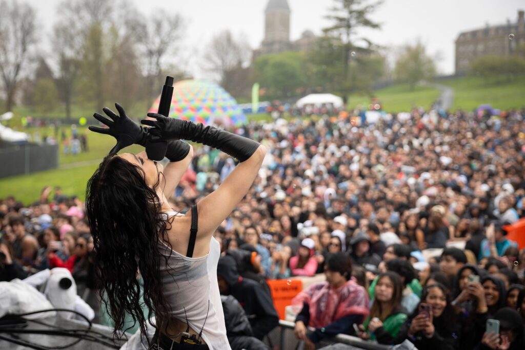 Daya performs in front of the Slope Day crowd