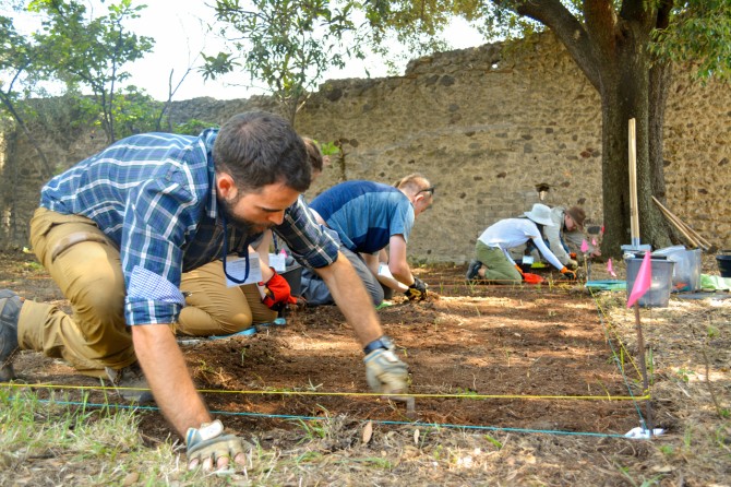 Project participants at work at the Casa della Regina Carolina Project site at Pompeii in southern Italy.