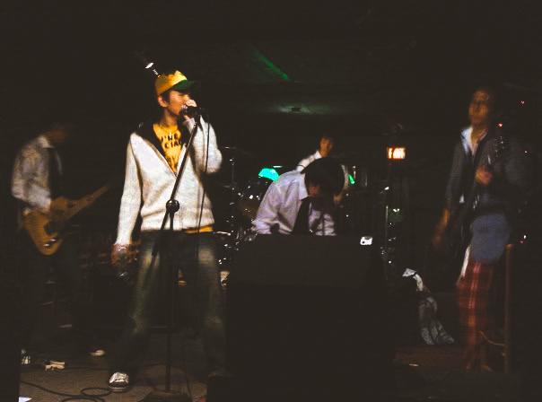 Jinhu Park performing with his band