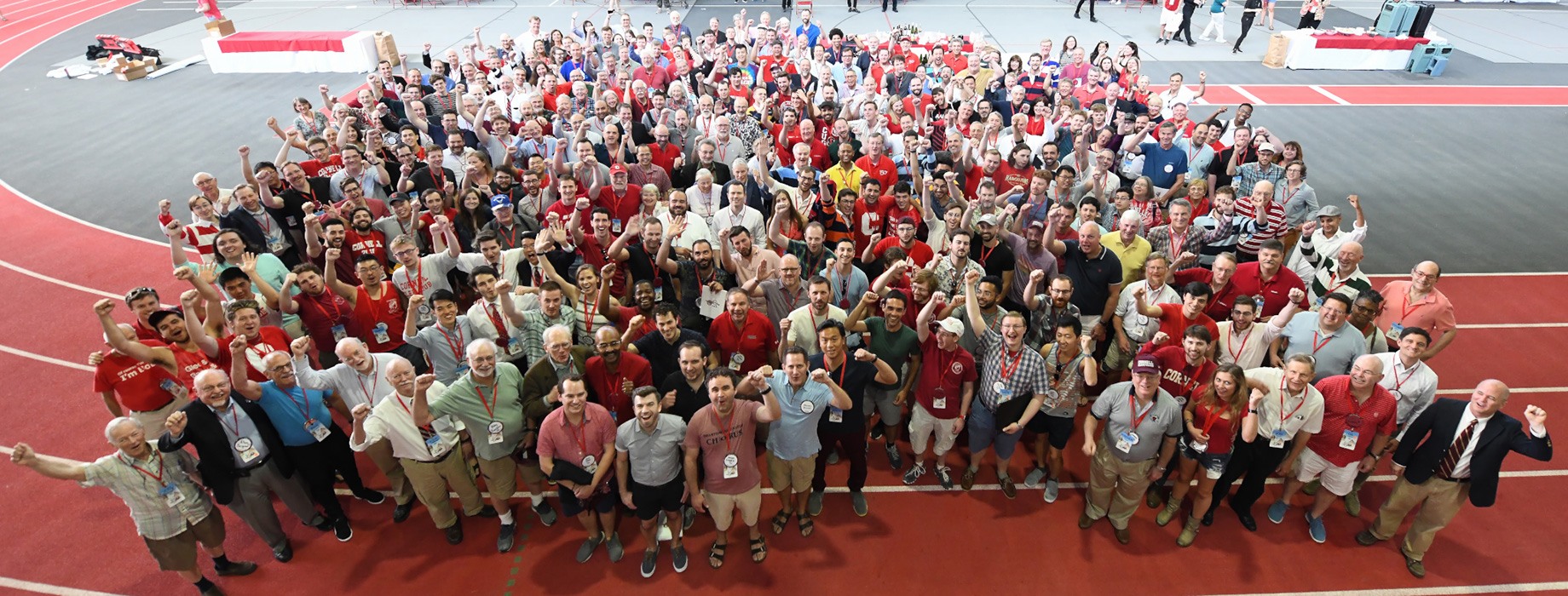 Group shot of more than 300 alumni of the Glee Club