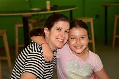 Andrea Fuhr Saparito ’96, author of the Alumni Flaunt, “Parenting a Dyslexic Child: Getting it “Write,” with her daughter.