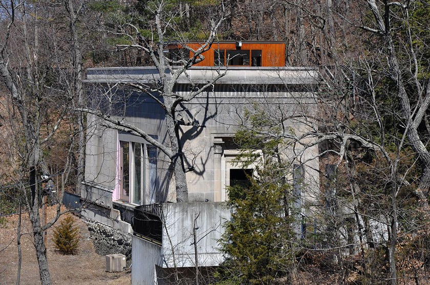 Carl Sagan’s former residence at 900 Stewart Avenue, Ithaca, New York. Source: Wikipedia