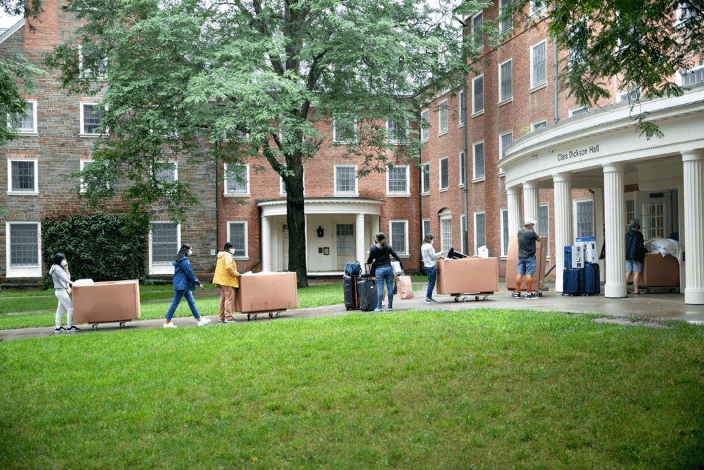 More scenes from Movein Day Alumni, parents, and friends Cornell