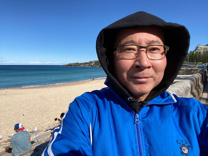 Harry Chiam ’85 in August 2020 walking on Coogee Beach in Sydney, Australia. “The only clue it’s winter is that there’s no one on the beach,” Harry says. “There’s no snow in sight, lol.”