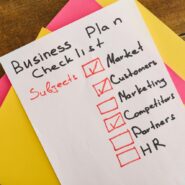 A Business Plan Checklist with the following subjects: market, customers, marketing, competitors, partners, HR.