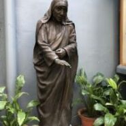 statue of Mother Theresa