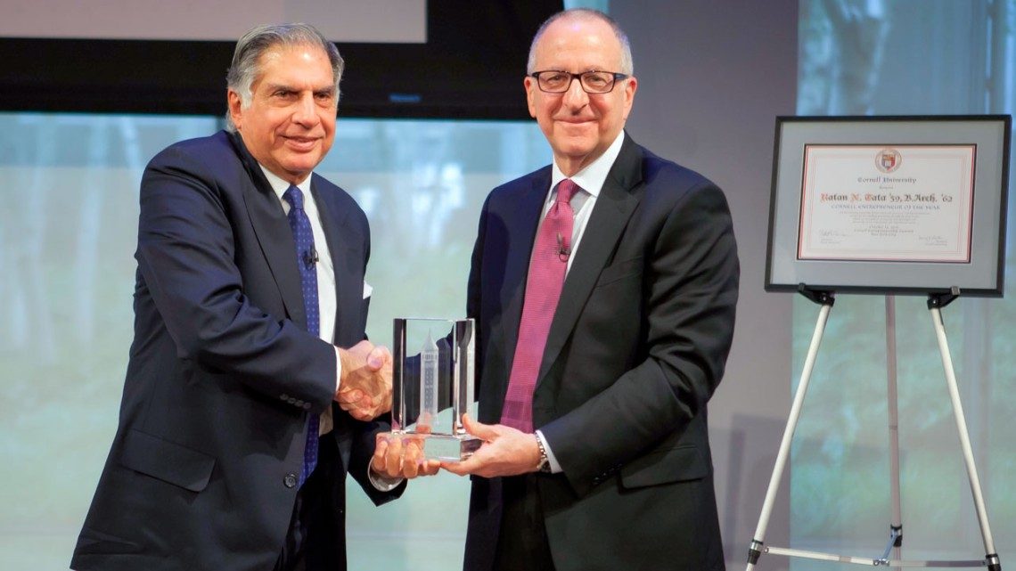 Ratan N. Tata ’59, BArch ’62, receiving the Cornell Entrepreneur of the Year Award in October 2012 from then-President David J. Skorton.