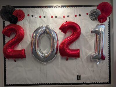 balloons with the year 2021 on them