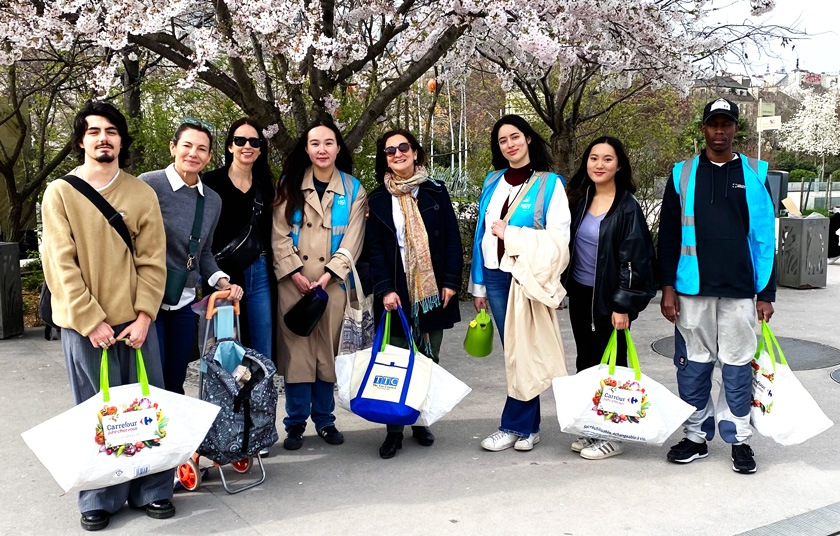 The good Cornellians can do: Grace Perez-Navarro ’79 – Grace, a retired international tax policy wonk, distributes food to unhoused people in Paris, many of whom are refugees or immigrants.